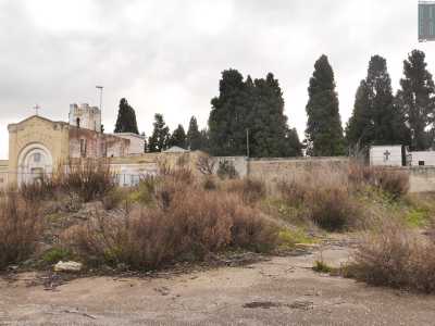 Usciamo dalla zona di sepoltura, dirigendoci verso un'altra area destinata ad identico utilizzo, ma assai pi� antica...
